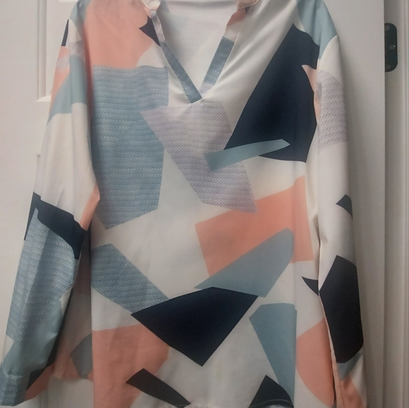 Ladies Top - Picture 2 of 3